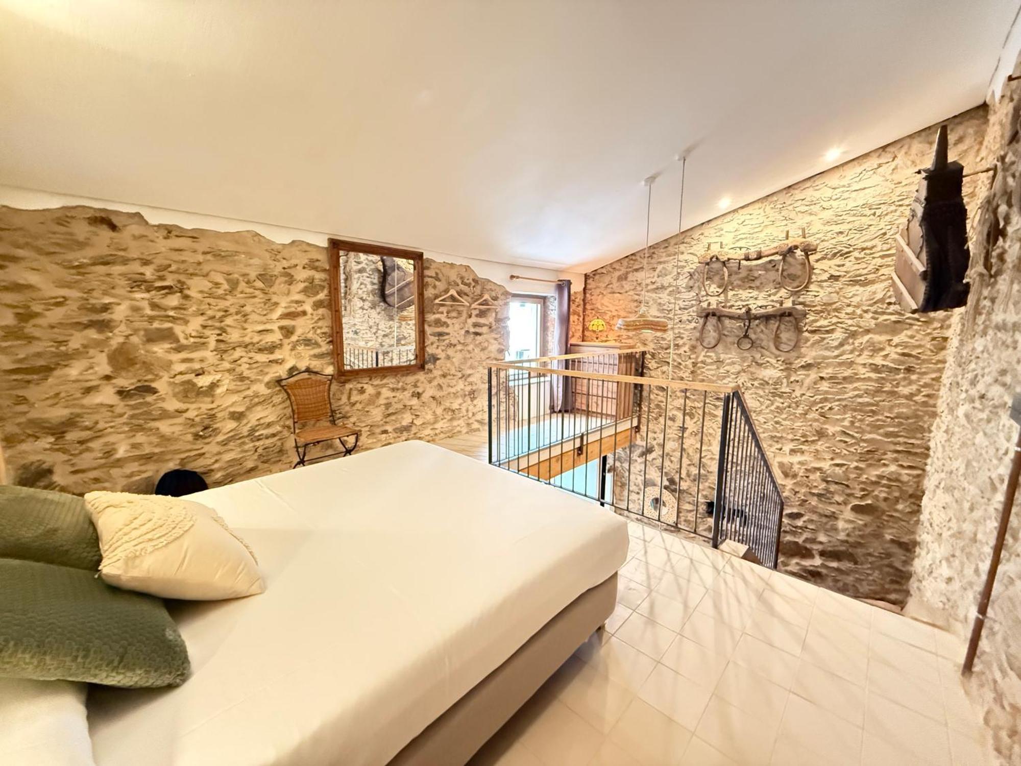 Agi Porthos Apartments Roses Luaran gambar